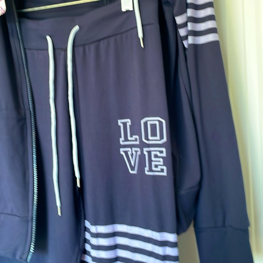 Lightweight joggers set. - Picture 3 of 3